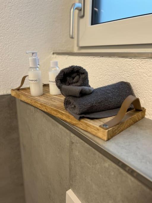 Moderne Gemuetliche Ferienwohnung In FDH Esterno foto